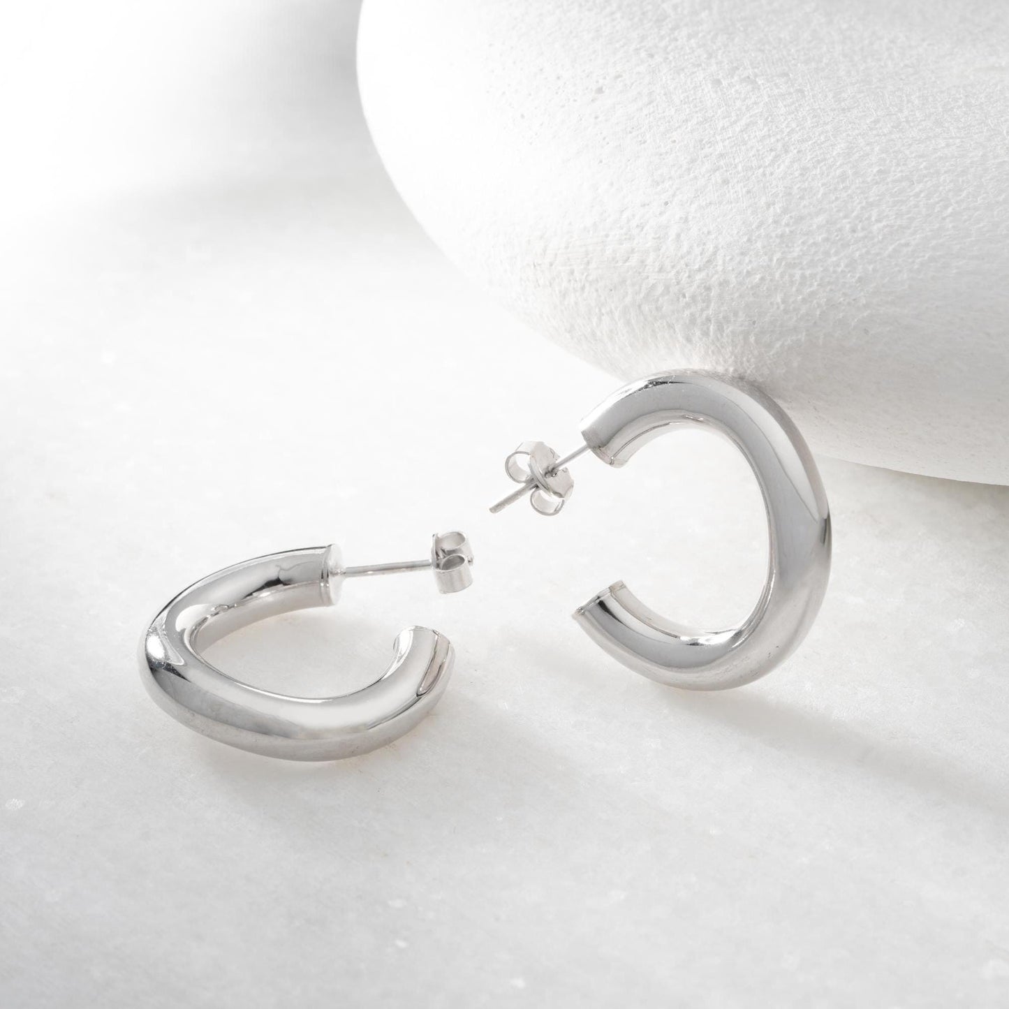 Chunky hoop earrings made of 925 sterling silver with a 14K gold-plated option, perfect for Christmas gifts and everyday wear.