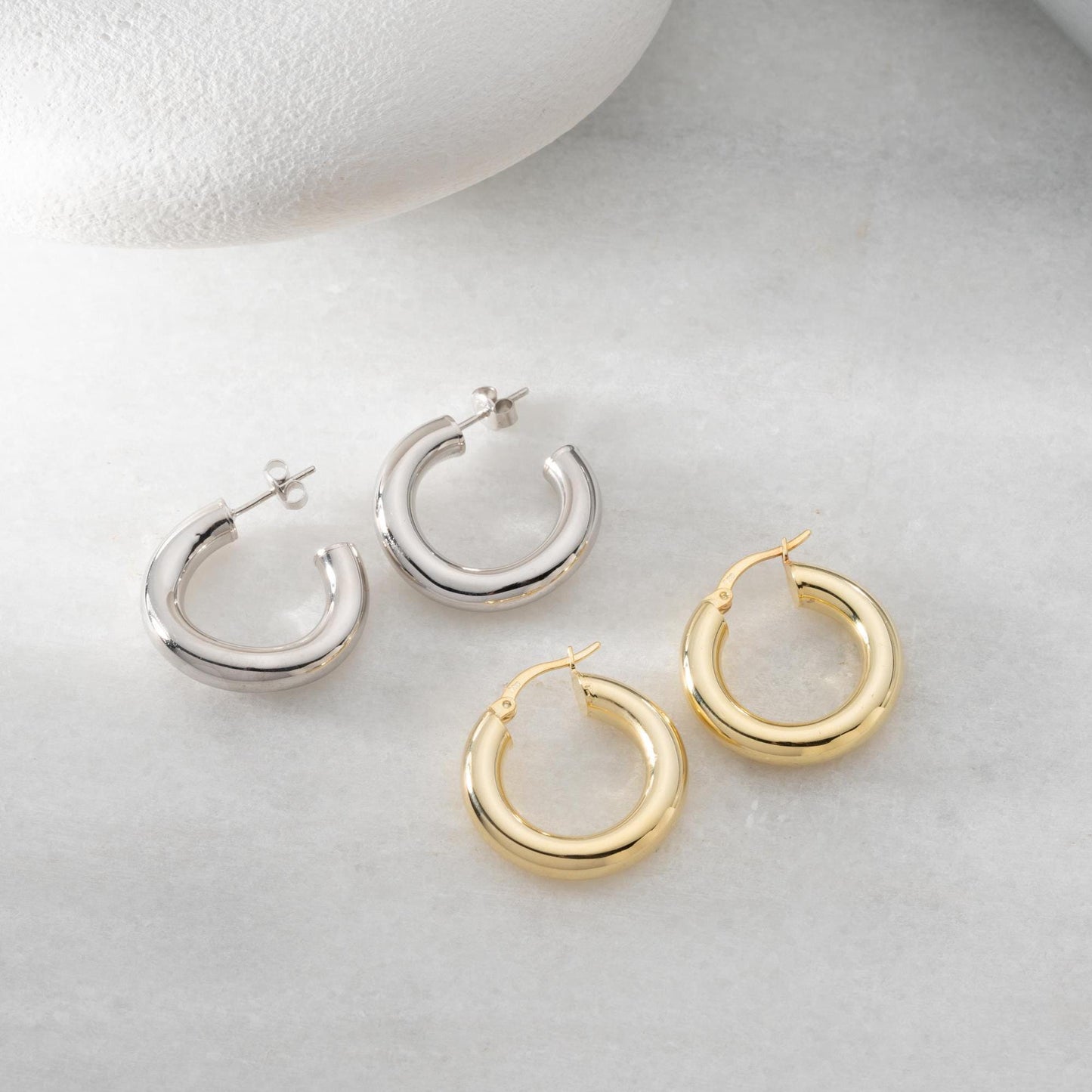 Chunky hoop earrings made of 925 sterling silver with a 14K gold-plated option, perfect for Christmas gifts and everyday wear.