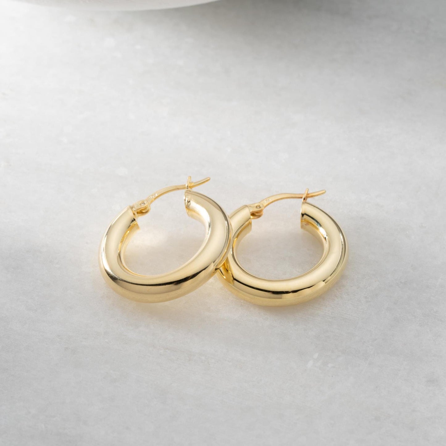 Chunky hoop earrings made of 925 sterling silver with a 14K gold-plated option, perfect for Christmas gifts and everyday wear.