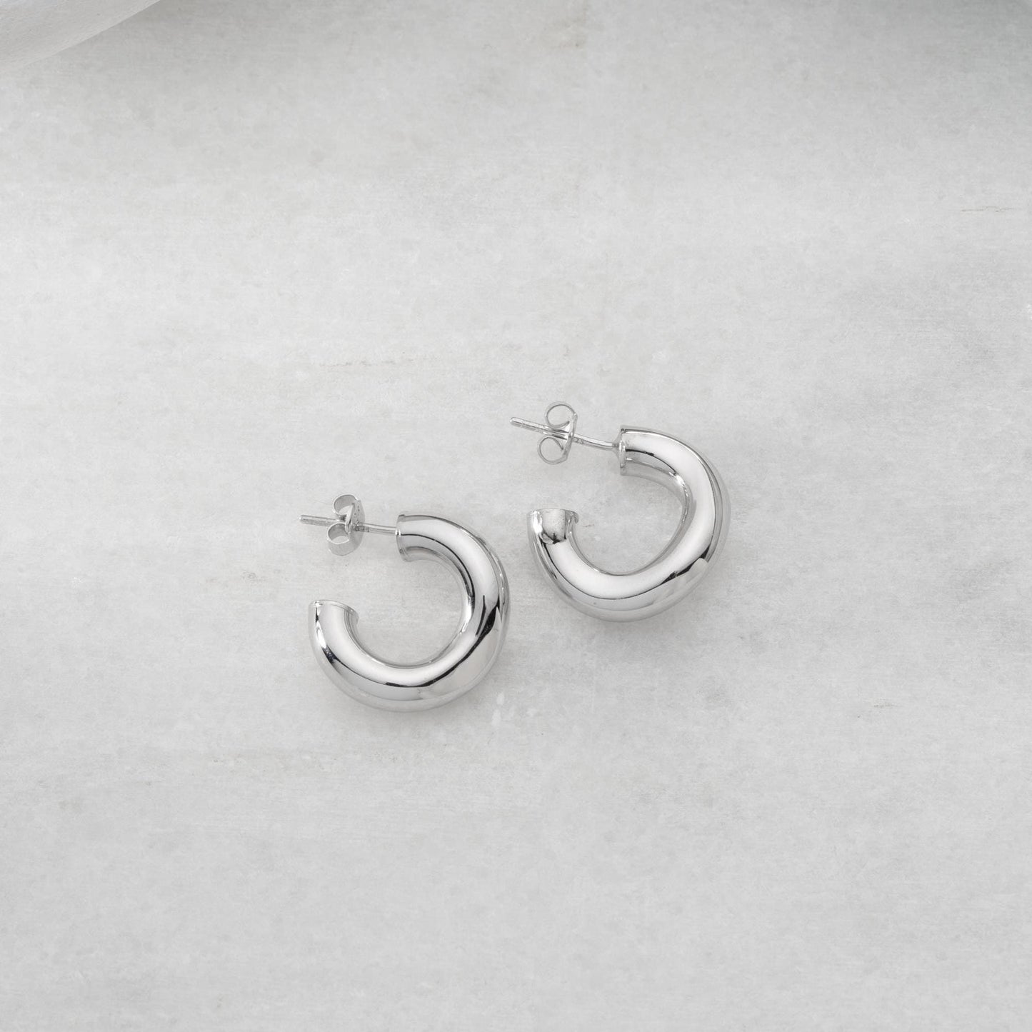 Chunky hoop earrings crafted from 925 sterling silver with a 14K gold-plated option, perfect for a minimalist yet bold look.