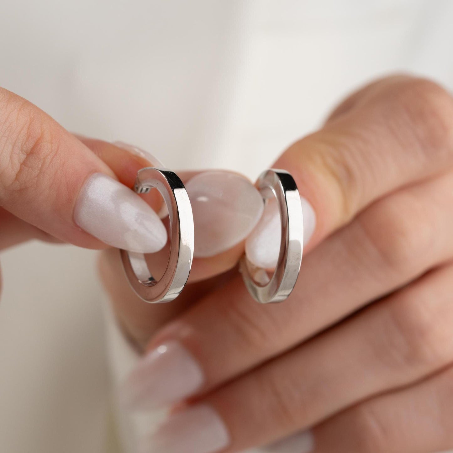 Thick hoop earrings in 925 sterling silver and 14K gold plated options, perfect for minimalist and bold everyday style.