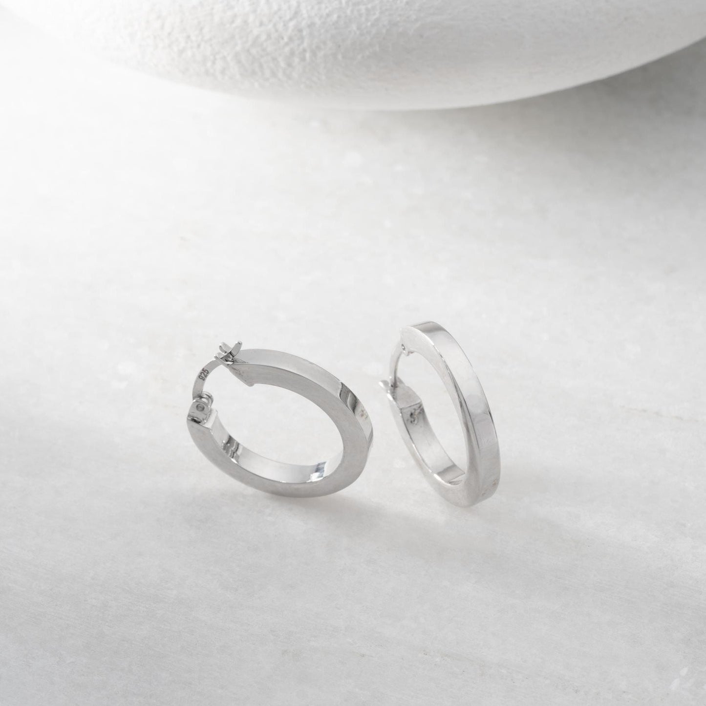 Thick hoop earrings in 925 sterling silver and 14K gold plated options, perfect for minimalist and bold everyday style.
