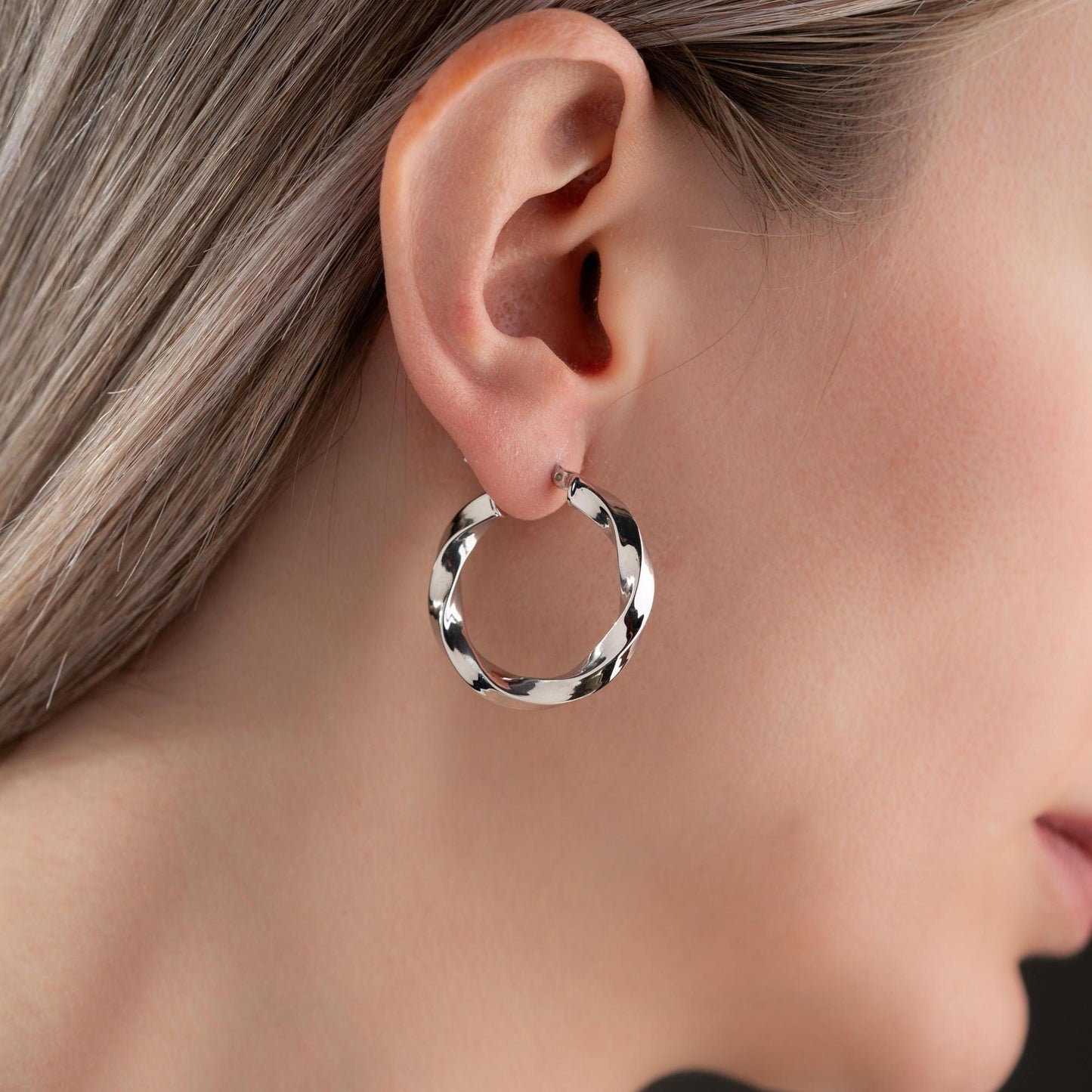 Twisted hoop earrings crafted from 925 sterling silver with a 14K gold-plated option, featuring a lever back closure, perfect for Christmas gifting and everyday wear.