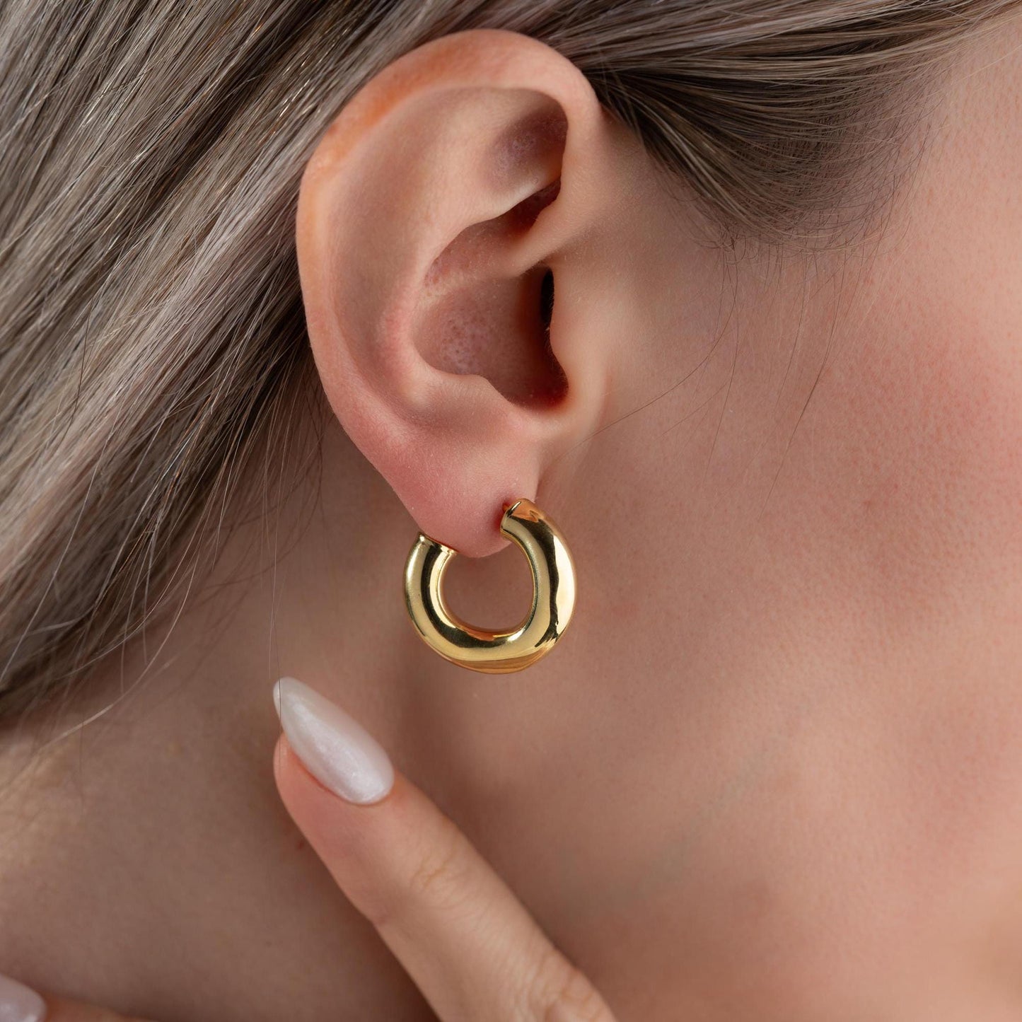 Chunky hoop earrings crafted from 925 sterling silver with a 14K gold-plated option, perfect for a minimalist yet bold look.