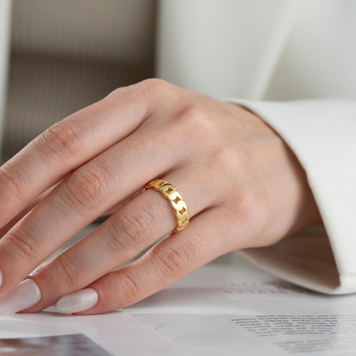 Chunky chain link ring crafted from 925 sterling silver with 14K gold plating, featuring an adjustable open band. Stylish unisex jewelry perfect for bold statement looks.