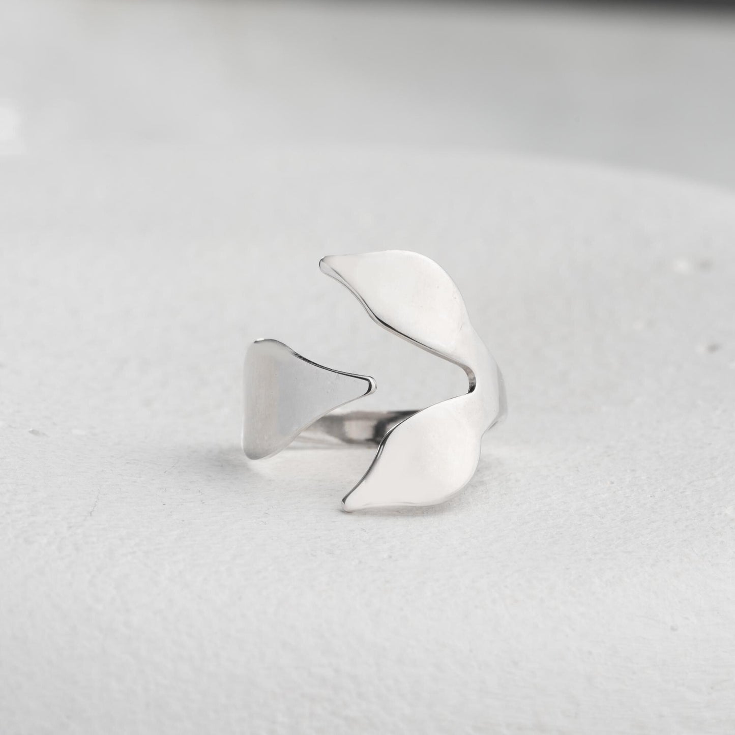 A delicate petal-inspired open ring crafted from 925 Sterling Silver, available in gold and rose gold plating. Adjustable design, ideal for everyday elegance and floral-inspired gifts.