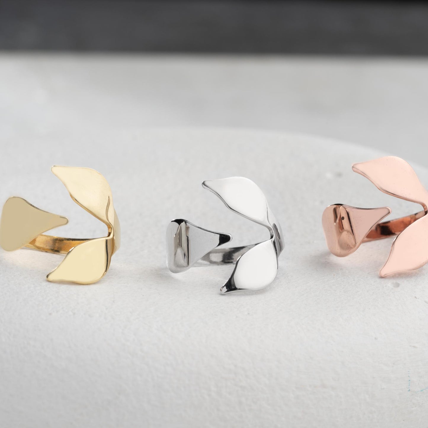 A delicate petal-inspired open ring crafted from 925 Sterling Silver, available in gold and rose gold plating. Adjustable design, ideal for everyday elegance and floral-inspired gifts.