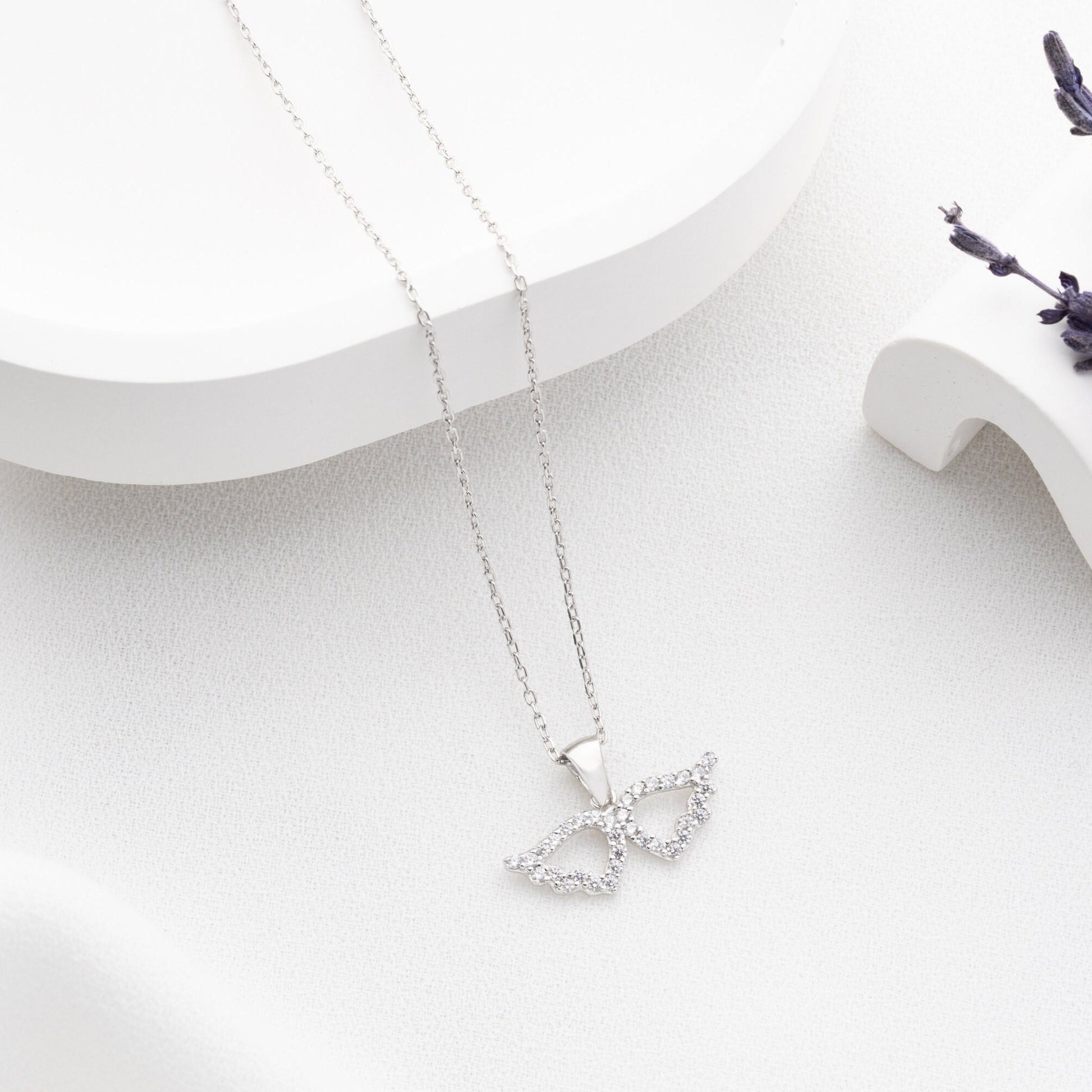 Elegant 925 sterling silver angel wing necklace, adorned with sparkling zircon stones, ideal as a protective charm or Mother&#39;s Day gift.