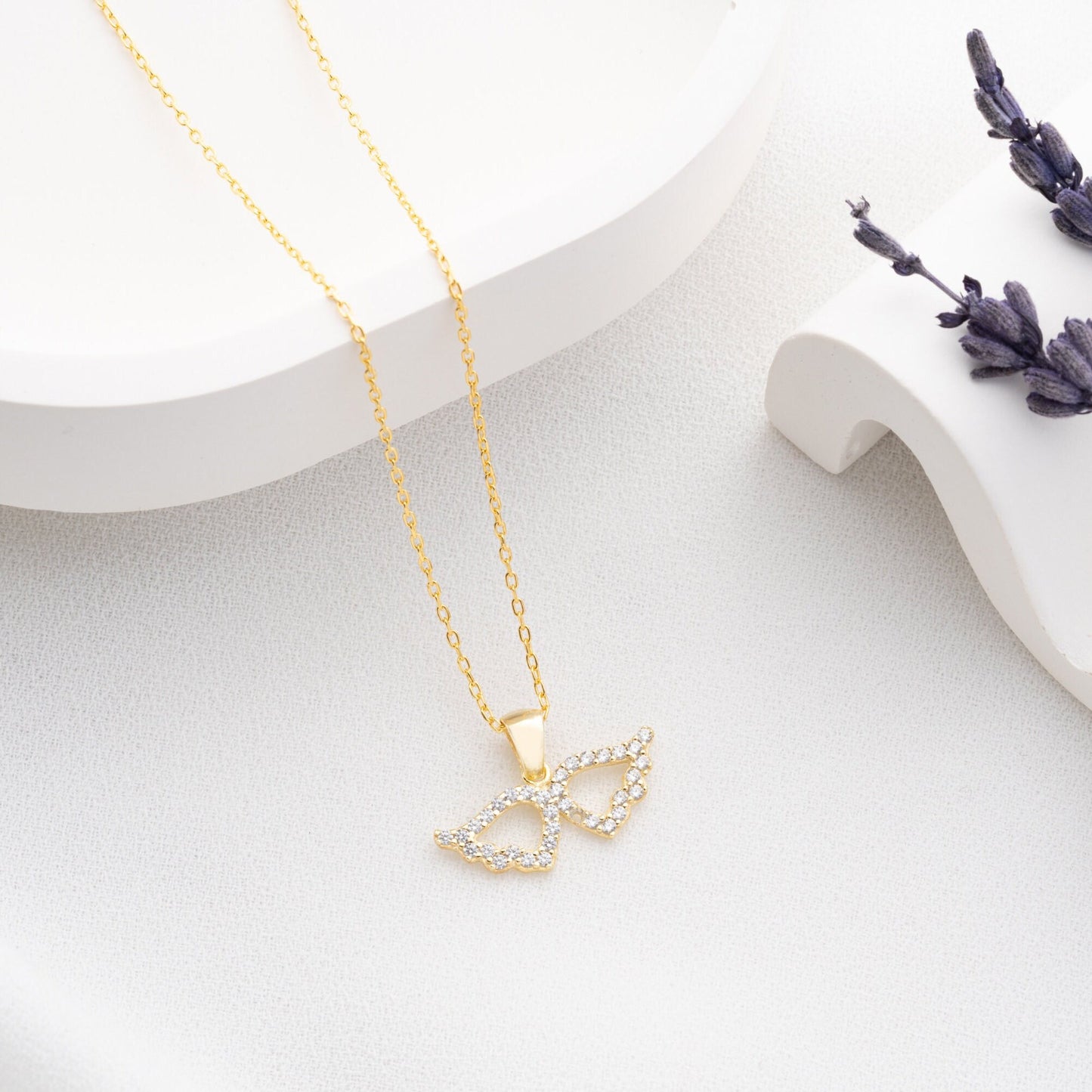 Elegant 925 sterling silver angel wing necklace, adorned with sparkling zircon stones, ideal as a protective charm or Mother&#39;s Day gift.