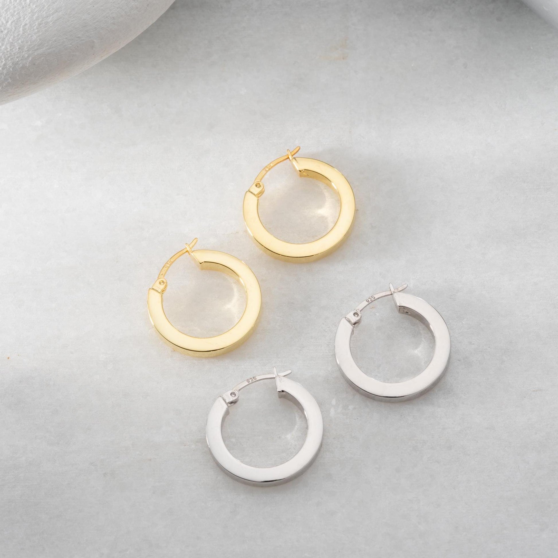 Thick hoop earrings in 925 sterling silver and 14K gold plated options, perfect for minimalist and bold everyday style.