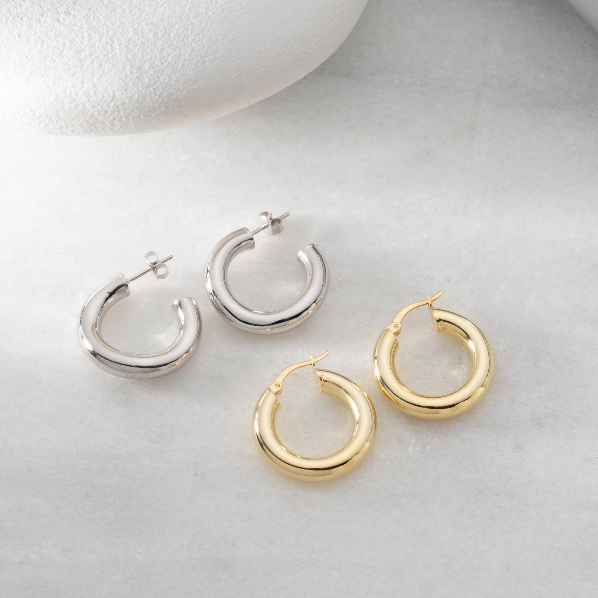 Chunky hoop earrings made of 925 sterling silver with a 14K gold-plated option, perfect for Christmas gifts and everyday wear.