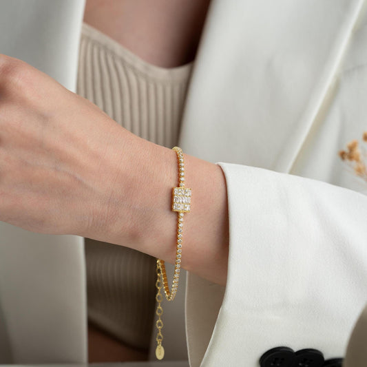 Tennis bracelet with cubic zirconia stones in 925 sterling silver and 14K gold plated options.