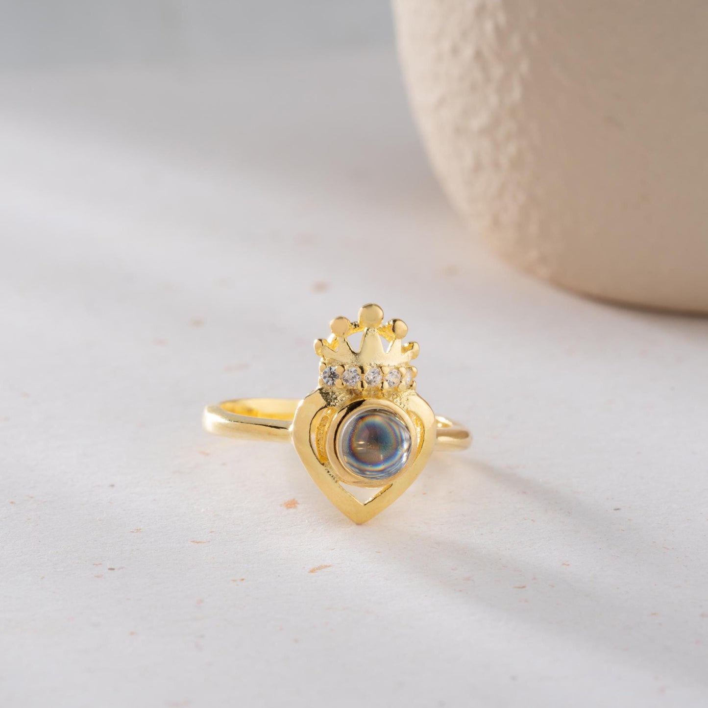 Romantic crown heart projection ring made from 925 Sterling Silver, projecting “I Love You” in 100 languages. Available in silver and gold finishes, ideal for special gifts.