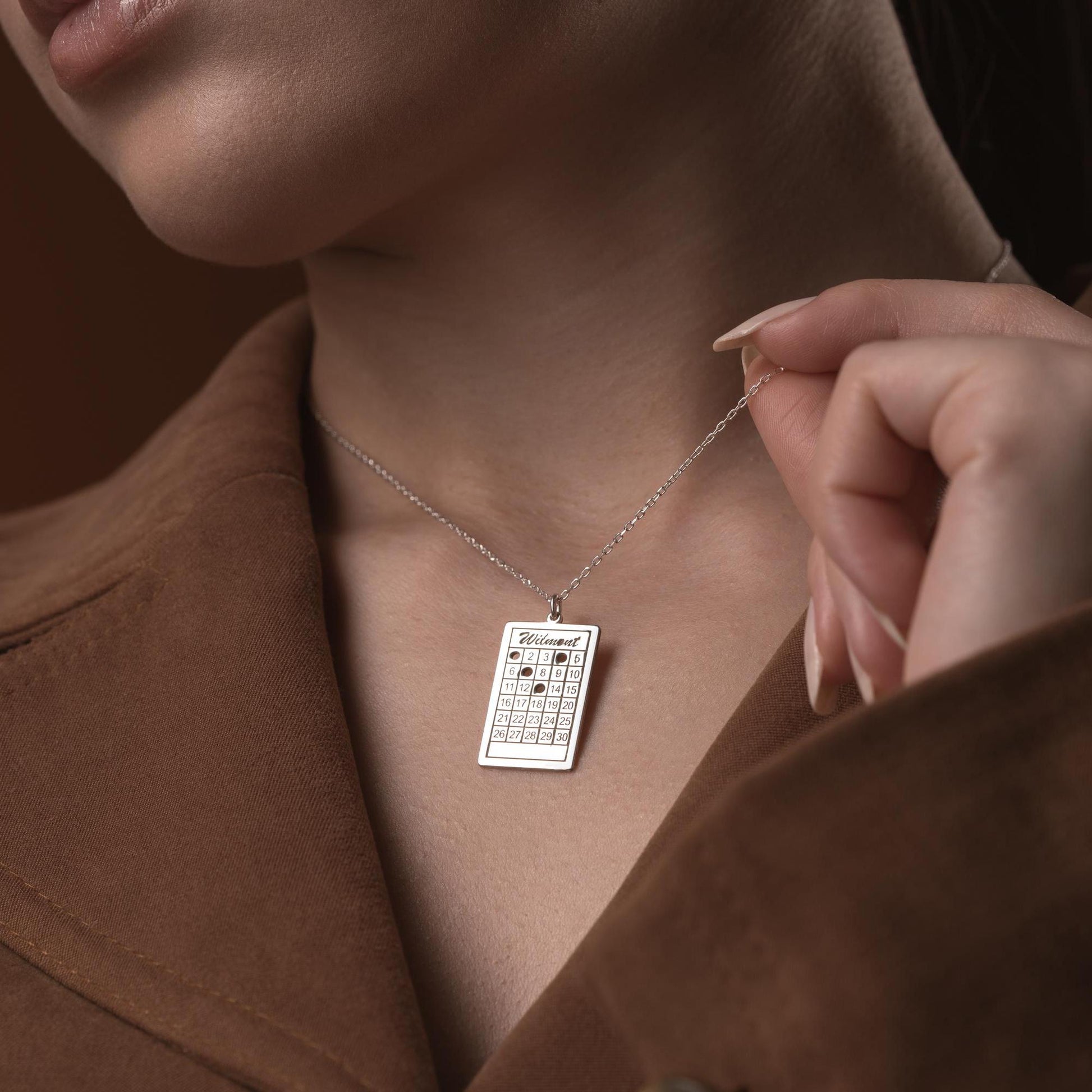 A rectangular calendar pendant necklace, engraved with a custom date and name, crafted from 925 Sterling Silver or 14K Gold Plated. Ideal for anniversaries, weddings, and birthday gifts.