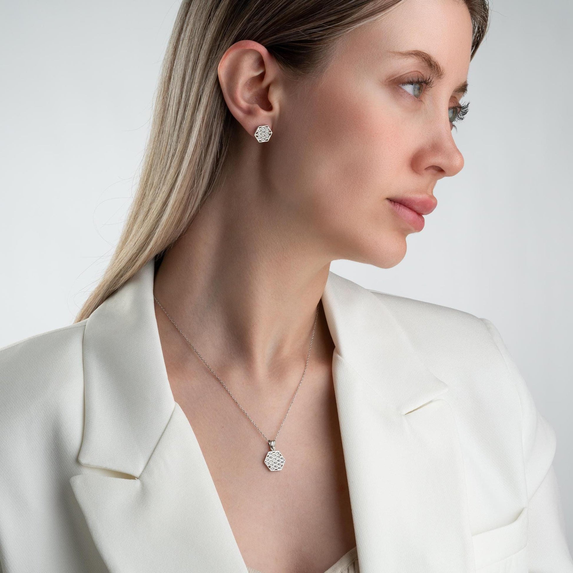 Elegant hexagon jewelry set, ideal for Christmas, birthdays, or anniversaries.