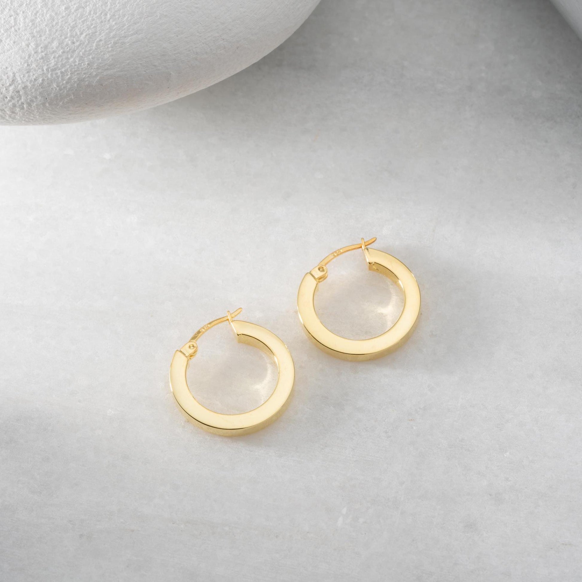 Thick hoop earrings in 925 sterling silver and 14K gold plated options, perfect for minimalist and bold everyday style.