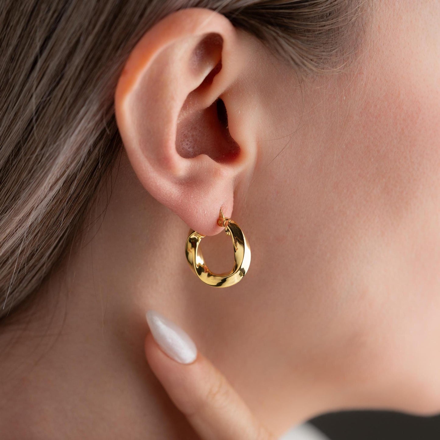 Twist hoop earrings in 925 Sterling Silver and 14K Gold Plated options, perfect for minimalist and elegant looks.