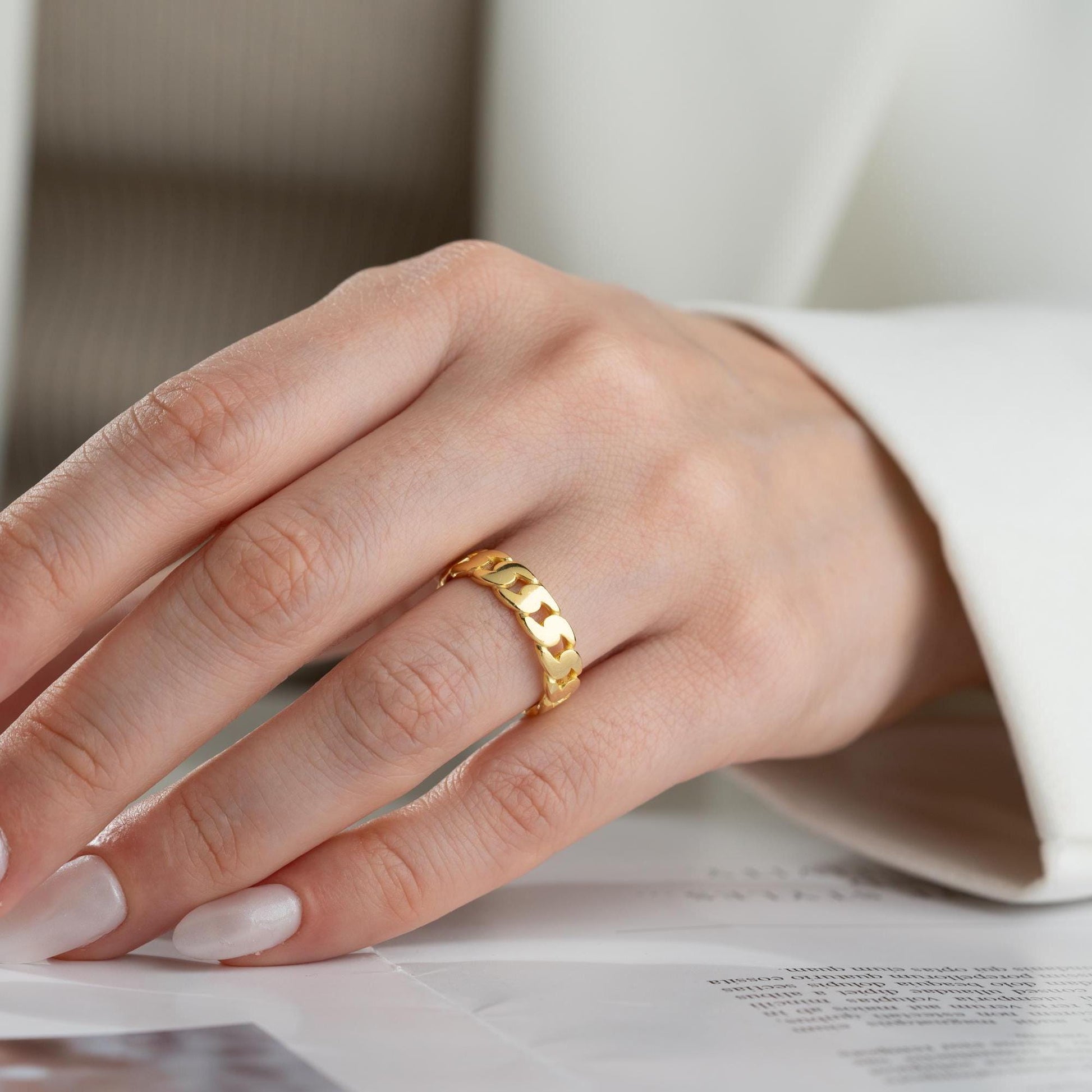 Chunky chain link ring crafted from 925 sterling silver with 14K gold plating, featuring an adjustable open band. Stylish unisex jewelry perfect for bold statement looks.
